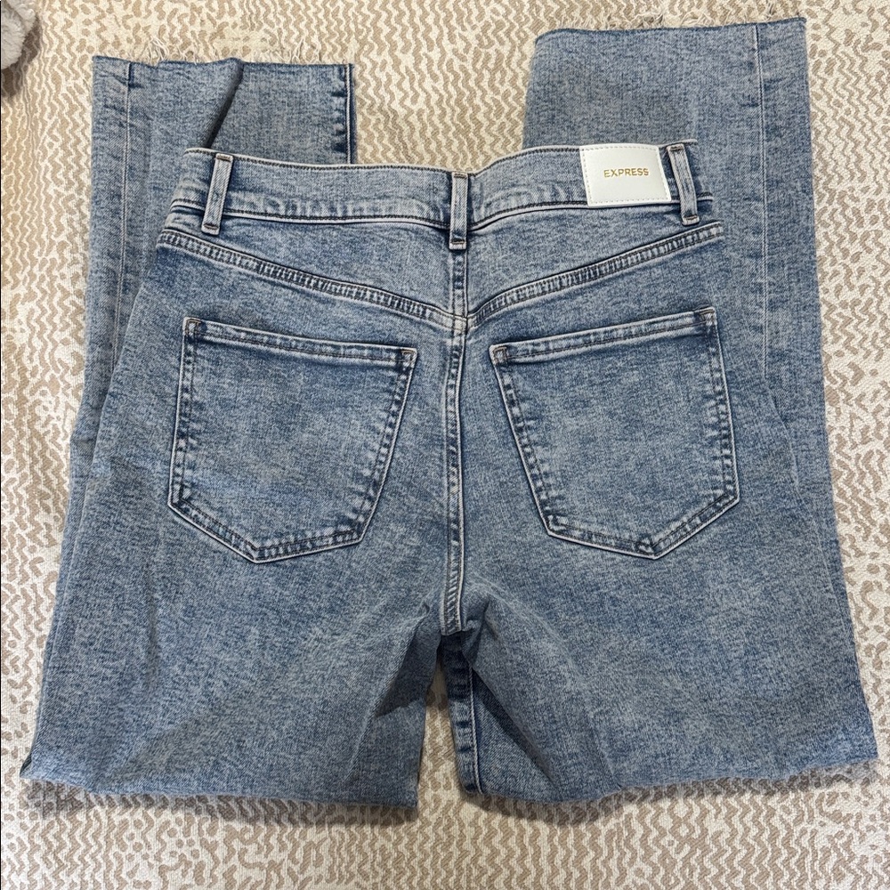 NWT Straight Ankle High Rise Express Distressed Light Wash Jeans - 8R - Picture 2 of 5